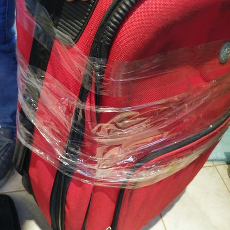 CIUDADANO SE QUEJA DE MAL SERVICIO DE TAME. INCLUYE PÉRDIDA DE BIENES DE UNA MALETA