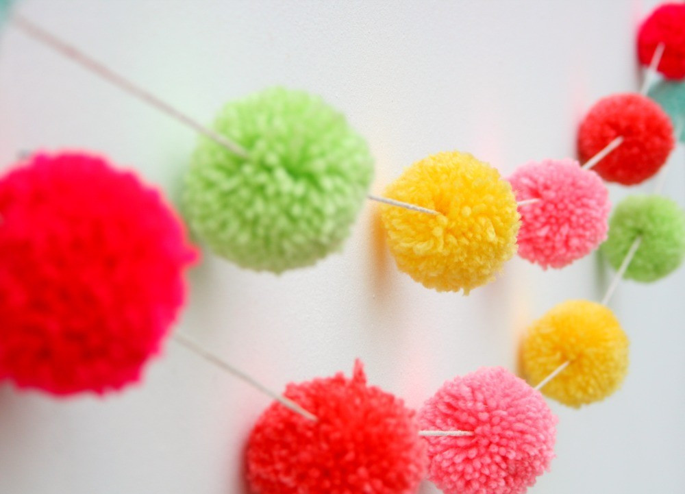 Yarn-Pom-Garland.jpeg