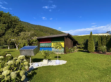 Bienenhaus Garten.jpg
