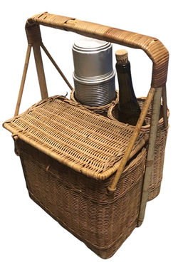 Small Picnic Basket with Two Circular Containers