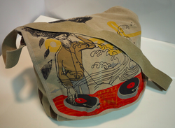 Brown shoulder bag with graphic