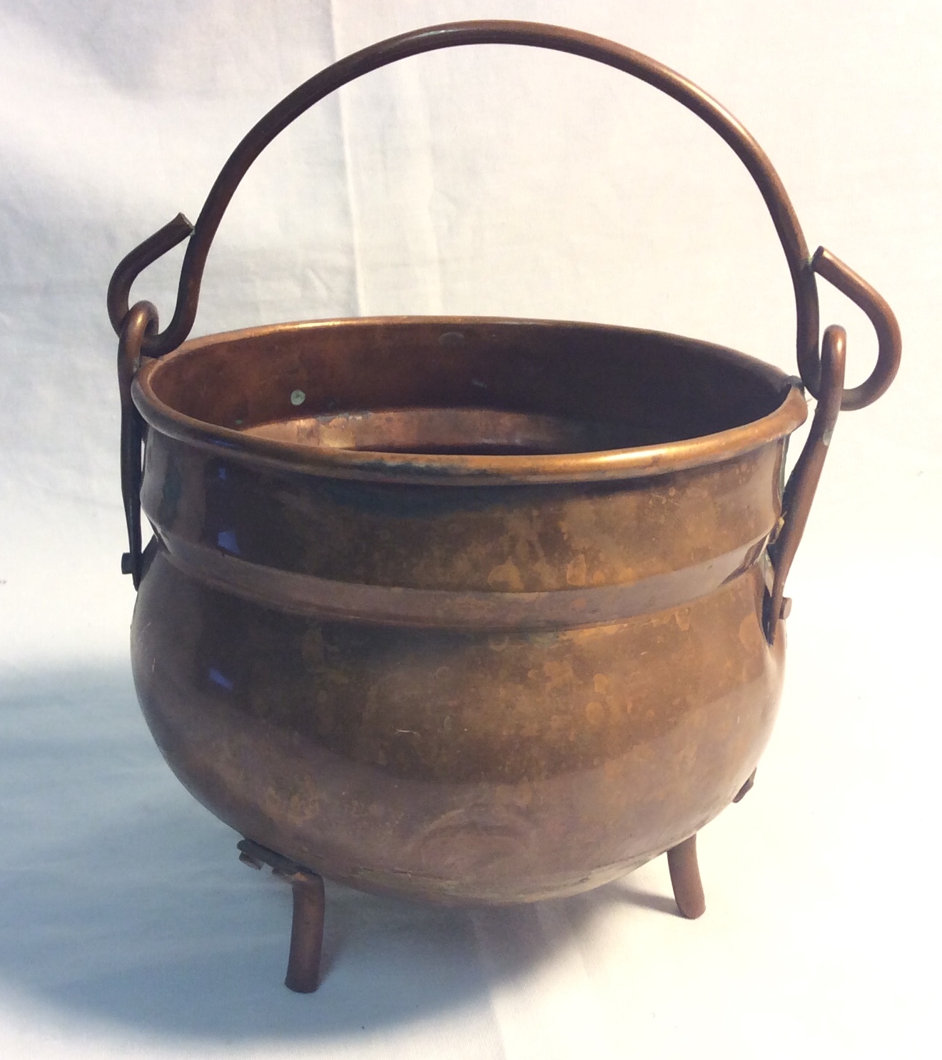 small brass pot, 3 legs and handle