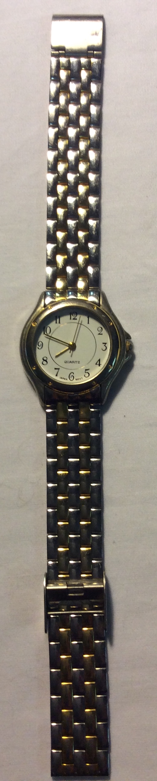 Quartz watch - round white face