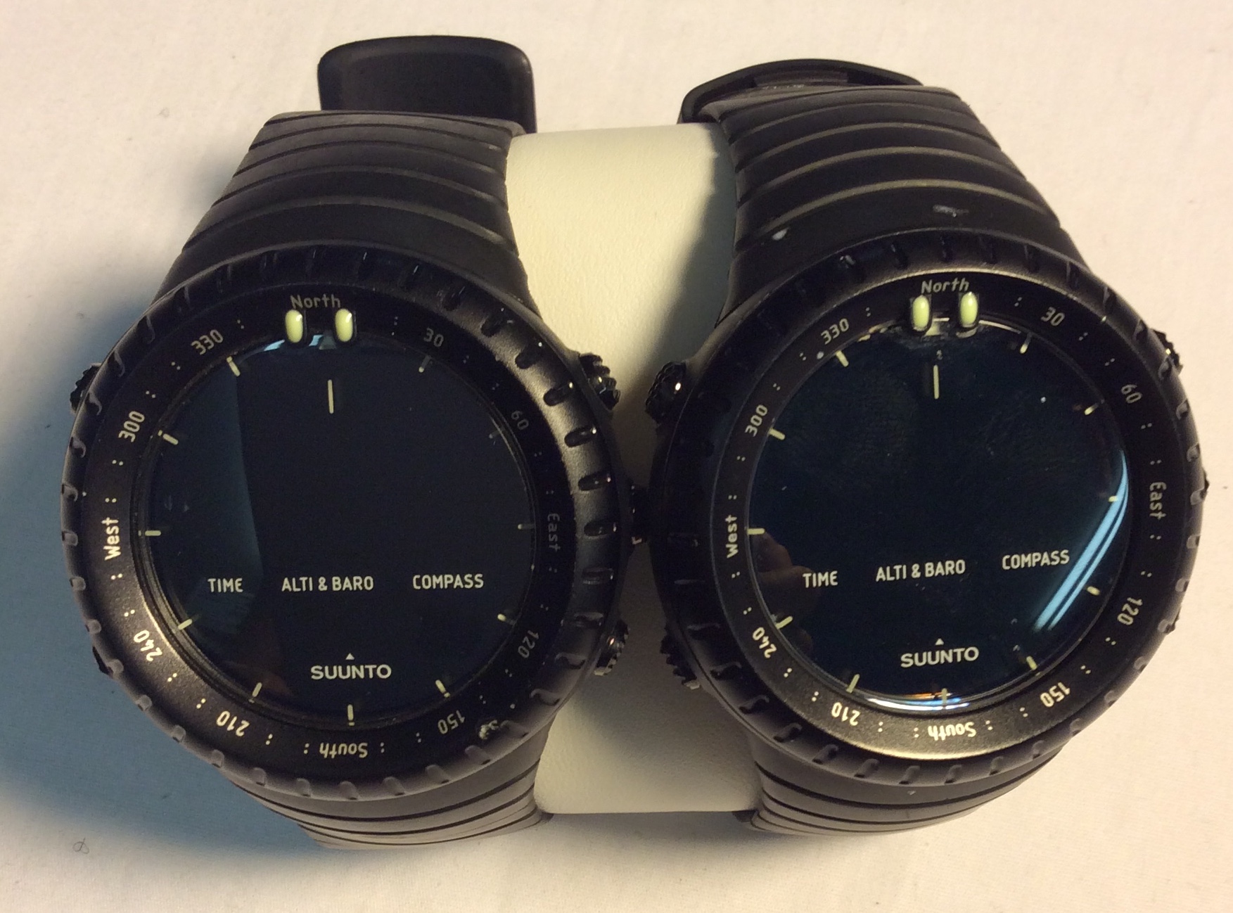 Suunto watch - round black digital
