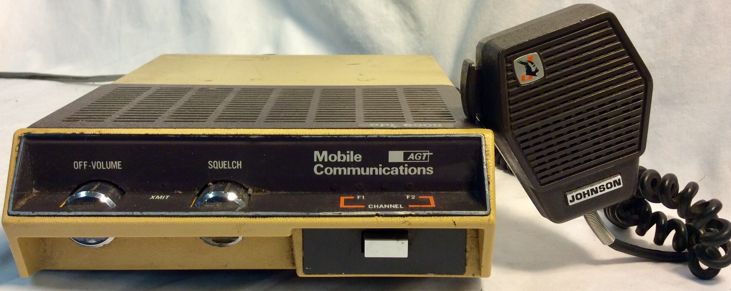 Vintage Johnson PPL 6060 UHF FM Transceiver PPL 6000 with mic