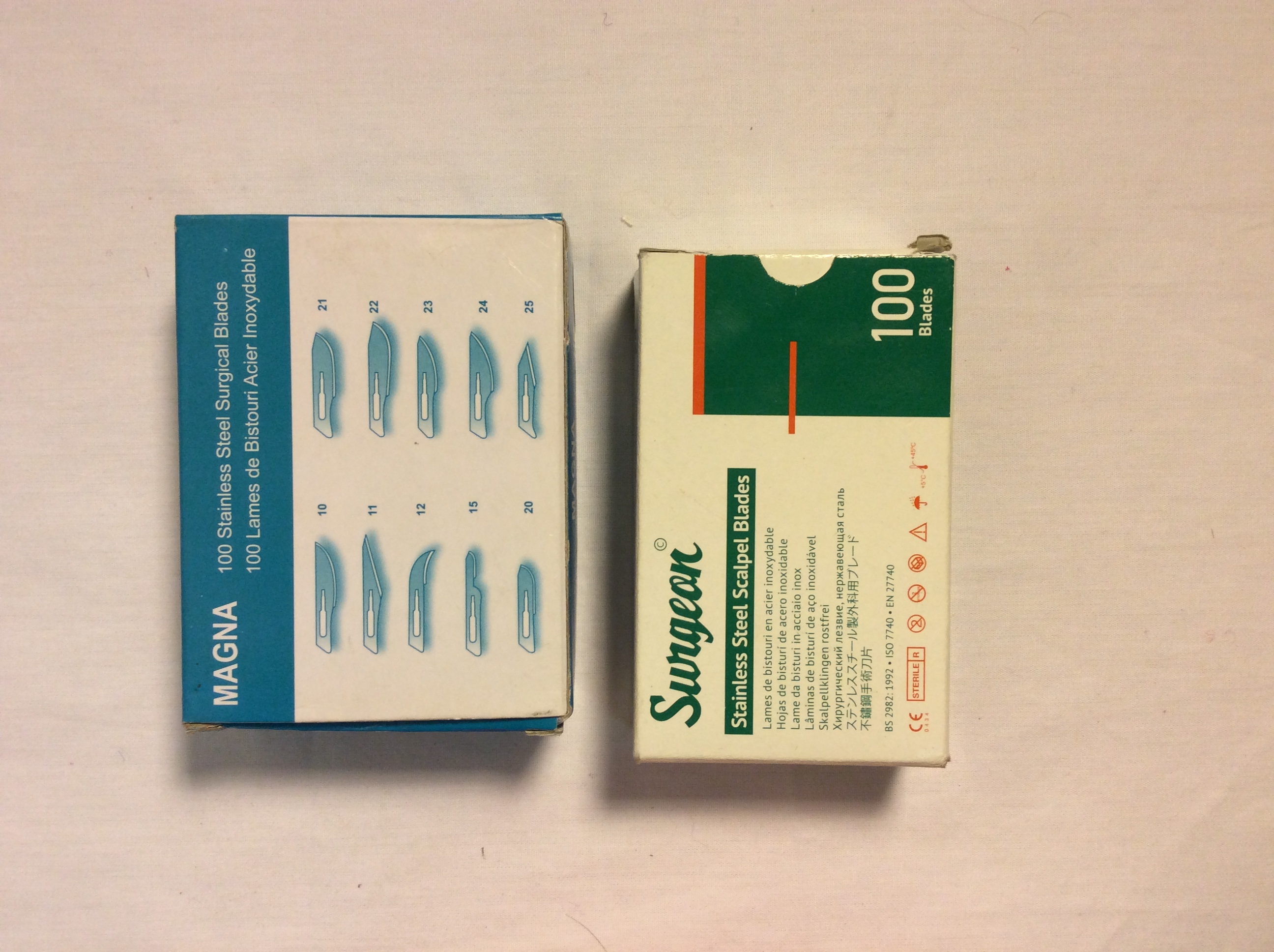 Assorted real scalpel blades