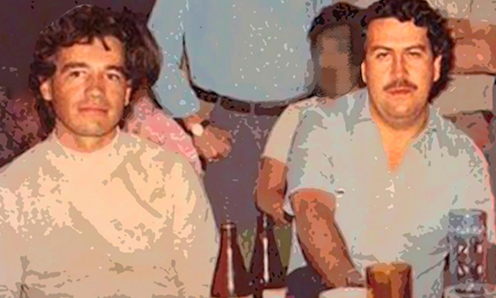 El exnarcotraficante Carlos Lehder, conocido por ser uno de los cofundadores del Cartel de Medellín, ha hecho serias acusaciones contra el régimen cubano, afirmando que este facilitó el tráfico de cocaína hacia Estados Unidos. Lehder, quien ha sido testigo en numerosos casos judiciales internacionales, reveló en una entrevista con Martí Noticias que fue invitado personalmente por el gobierno de Cuba para establecer rutas de envío de droga hacia territorio estadounidense.
