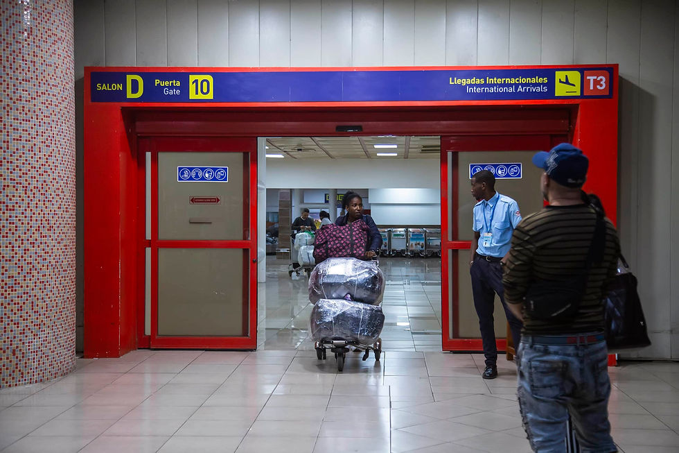 Sin embargo, la Aduana General de la República se reserva el derecho de decomisar aquellos envíos que considere destinados a fines comerciales, en un intento de frenar el crecimiento del mercado informal.