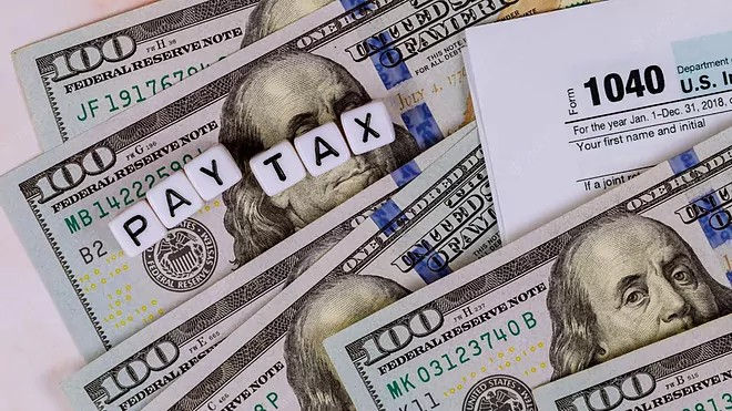 El IRS determina si el contribuyente tiene derecho a un reembolso. En caso afirmativo, el IRS emite un cheque que se envía por correo postal al contribuyente. Sin embargo, es importante tener en cuenta que el proceso de reembolso puede demorar varias semanas o incluso meses. Tramite y taxes.