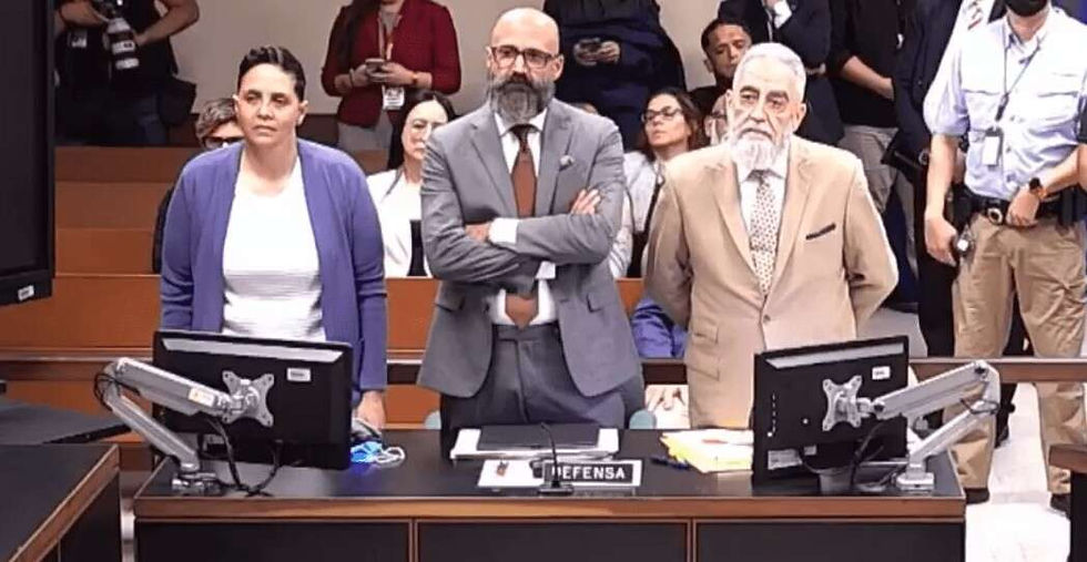 La sentencia inicial, dictada el 30 de enero por la jueza Wanda Cruz Ayala, había decidido que Nevárez Torres podría cumplir su condena en casa bajo un régimen de encierro total de 24 horas al día durante los próximos 15 años, además de imponerle una multa de 10 mil dólares, que debía ser pagada a Monserrate Gandía, madre de Keven Monserrate, el joven que sobrevivió al accidente pero sufrió lesiones graves.