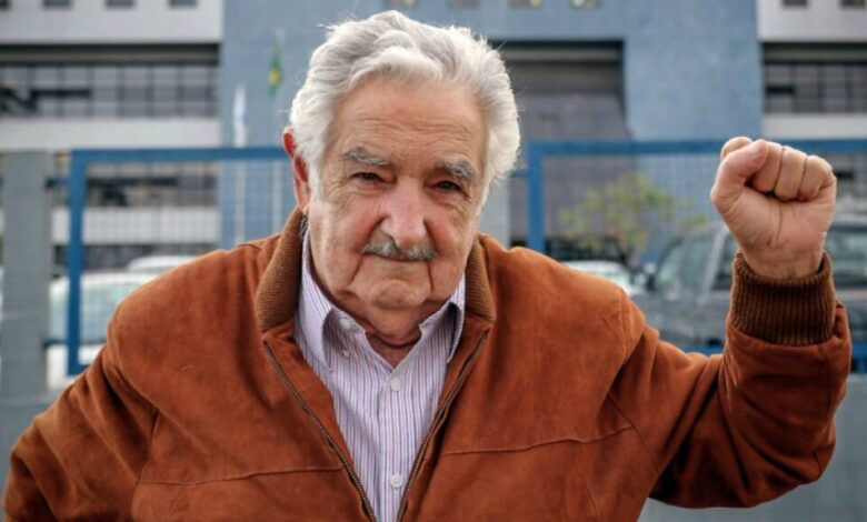 Sufrió prisión y tortura, pasando 14 años tras las rejas, de los cuales más de diez los pasó en condiciones inhumanas, recluido en un pequeño pozo de dos metros cuadrados.