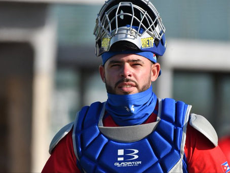 El cátcher cubano Iván Prieto se queda en Miami.