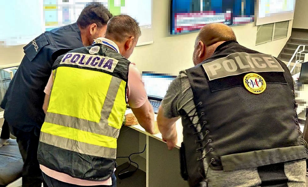 . Interpol y Europol, como organismos encargados de coordinar y apoyar las actividades policiales a nivel mundial y europeo respectivamente, han demostrado una vez más su eficacia en la desarticulación de redes criminales y en la protección de la seguridad de los ciudadanos.