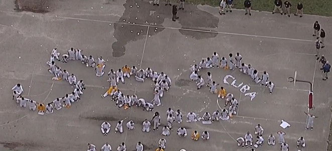 Los oficiales del Servicio de Inmigración y Control de Aduanas (ICE) han intensificado sus operativos en Miami, arrestando a migrantes que salen de audiencias de asilo, a menudo sin previo aviso y sin mostrar identificación oficial.