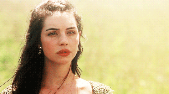 Neve Seabourne gif 1.gif