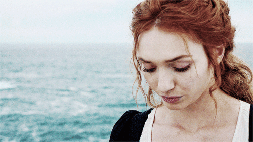 Eleanor Tomlinson gif 4.gif