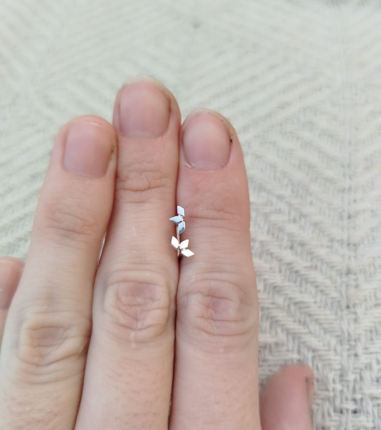 עגילים צמודים פרח