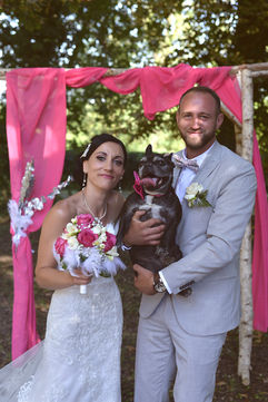photo mariés avec leur chien 