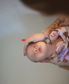 photo bain enveloppé bébé