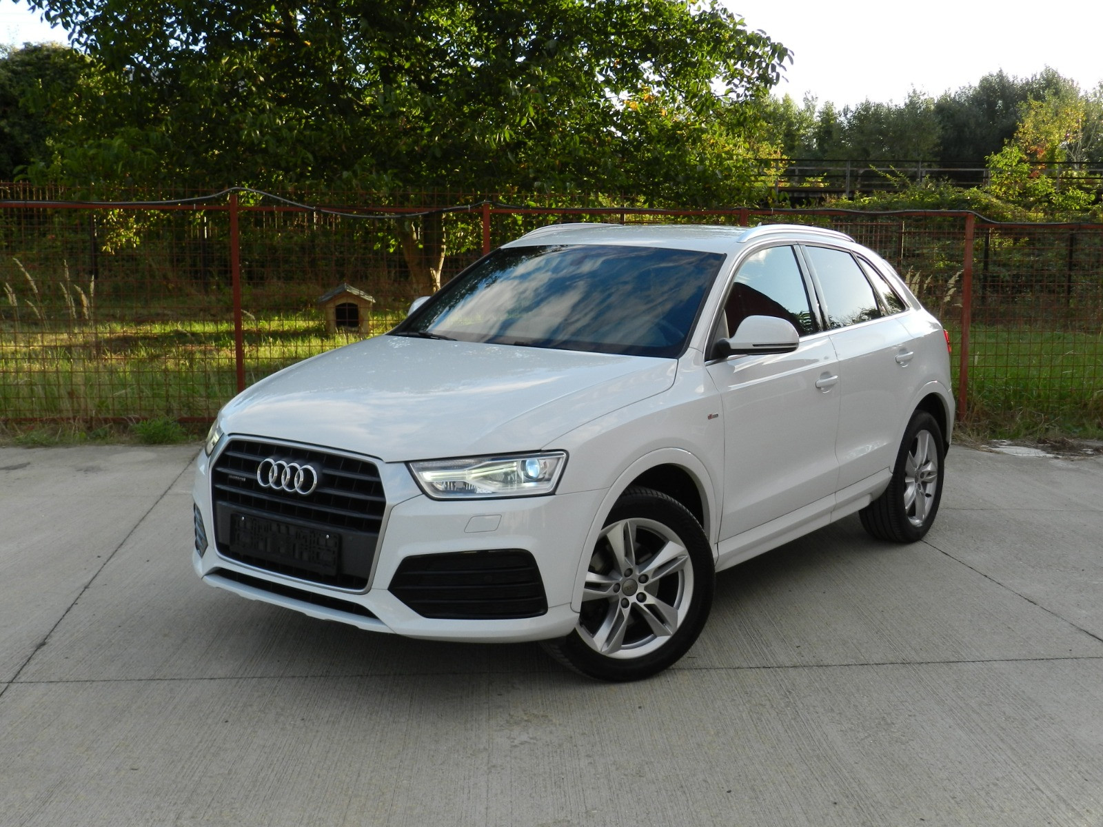Audi Q3 2.0TDI 150CP 4X4 S-Line White Metallic