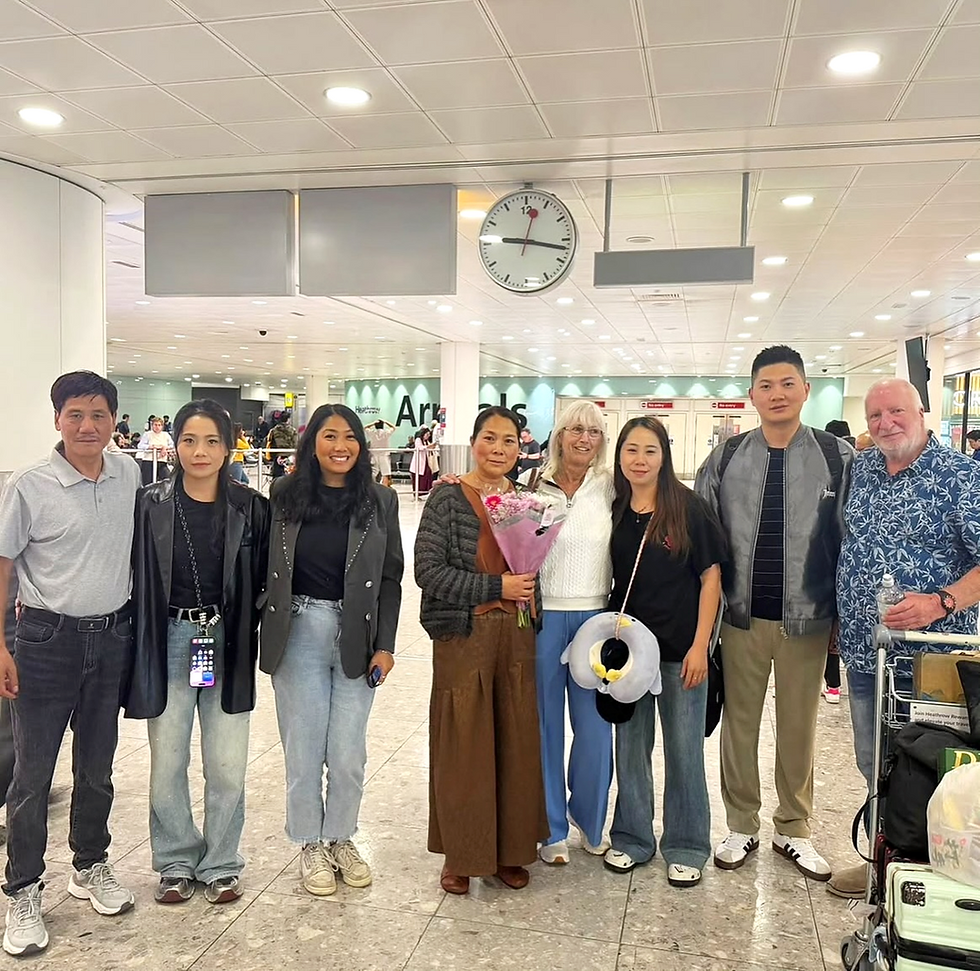 Happy Reunion – Two Families across Continents