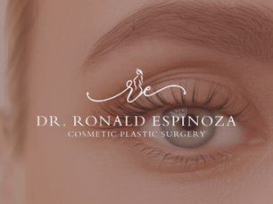 Close-up image of a blue eye with hooded eyelid showing excess skin before undergoing blepharoplasty correction.
