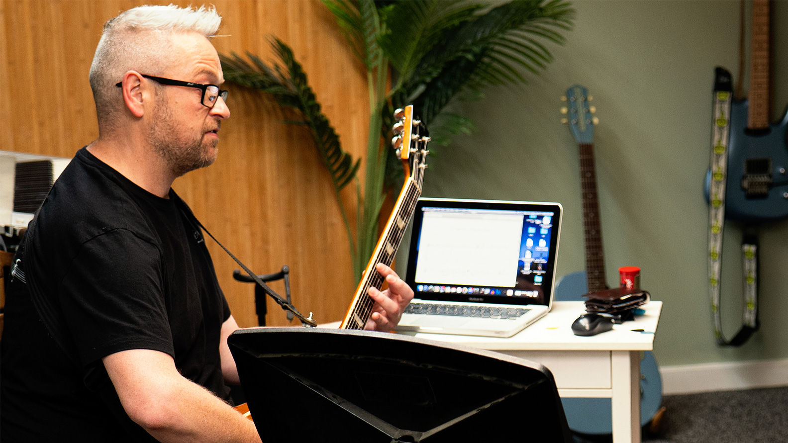 Rob's guitar class at Encore Music and Wellness Centre