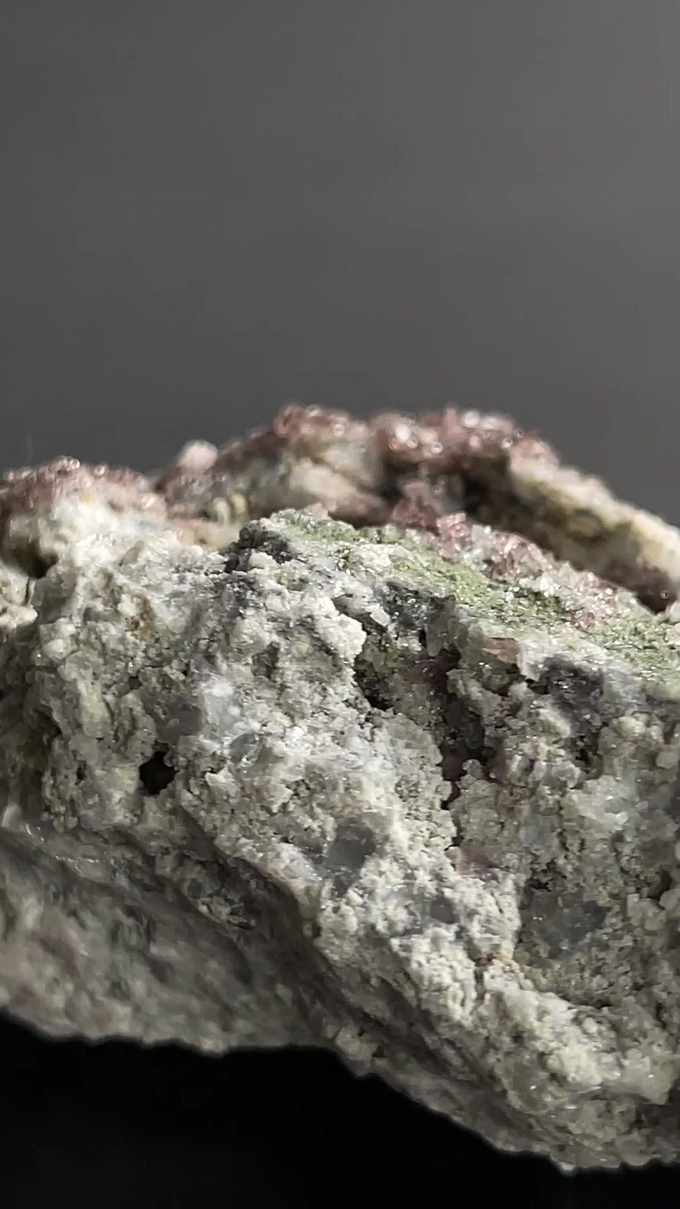 Thumbnail: Axinite (ferroaxinite), adulara, chlorite - Péz Vallatscha, Scopi, Grisons, CH