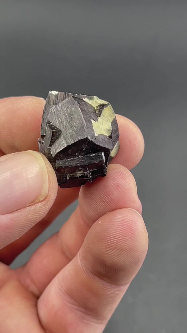 Thumbnail: Pyrite twin – Teskov, Pilsen, Czech Republic