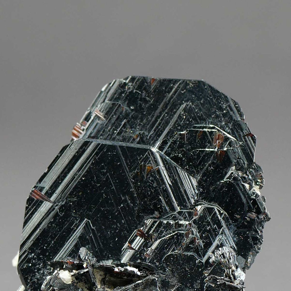 Thumbnail: Hämatit, Rutil auf Bergkristall – Cavradischlucht, Graubünden, Schweiz