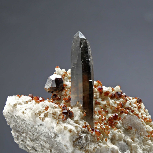 Spessartin, Rauchquarz Tongbei, Yunxiao, Fuijan, China mineralien.de