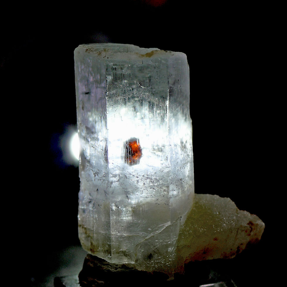 Thumbnail: Aquamarin mit Spessartin, Quarz – Shigar Tal, Gilgit-Baltistan, Pakistan