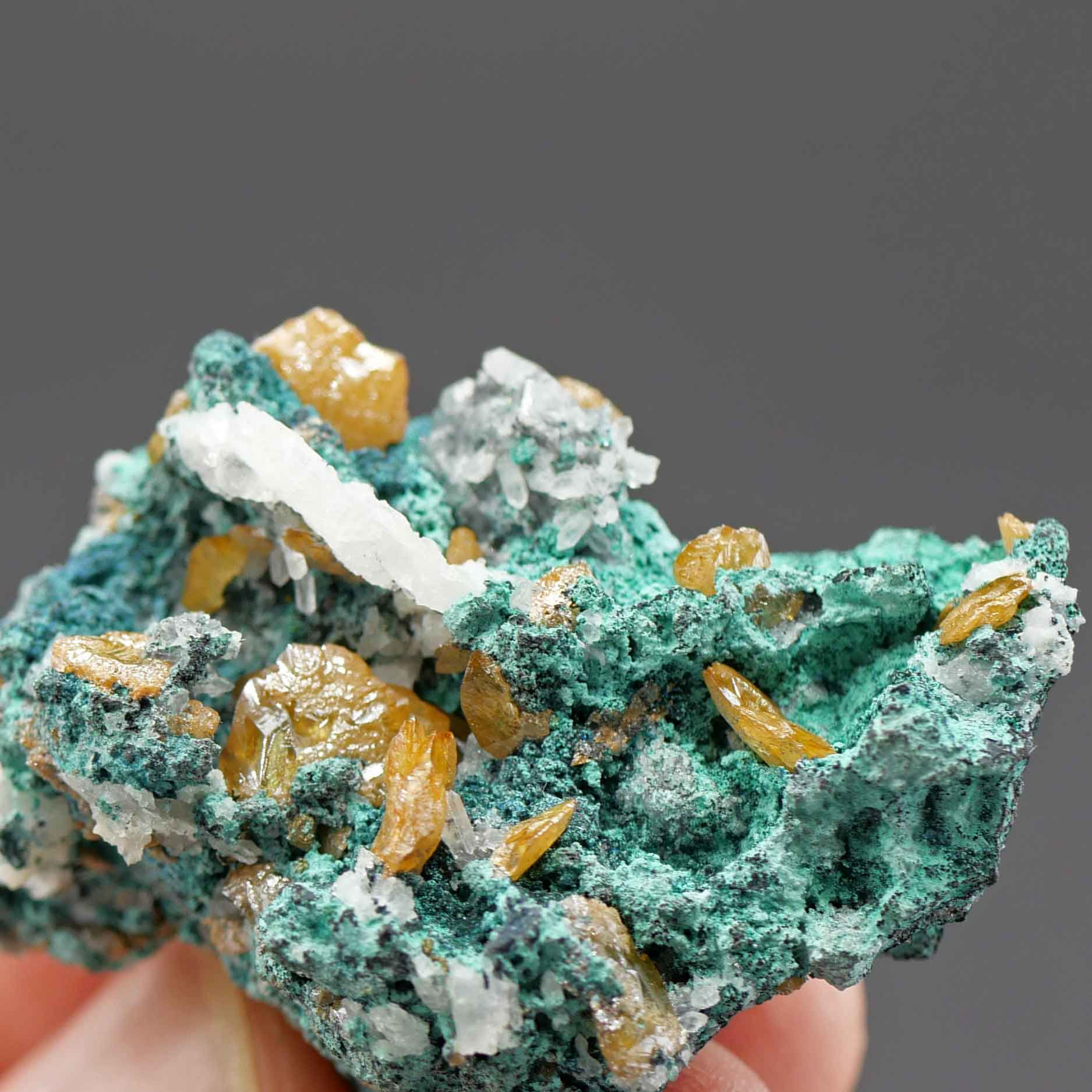 Wulfenit, Malachit – Tsumeb Mine, Otavi Bergland, Namibia