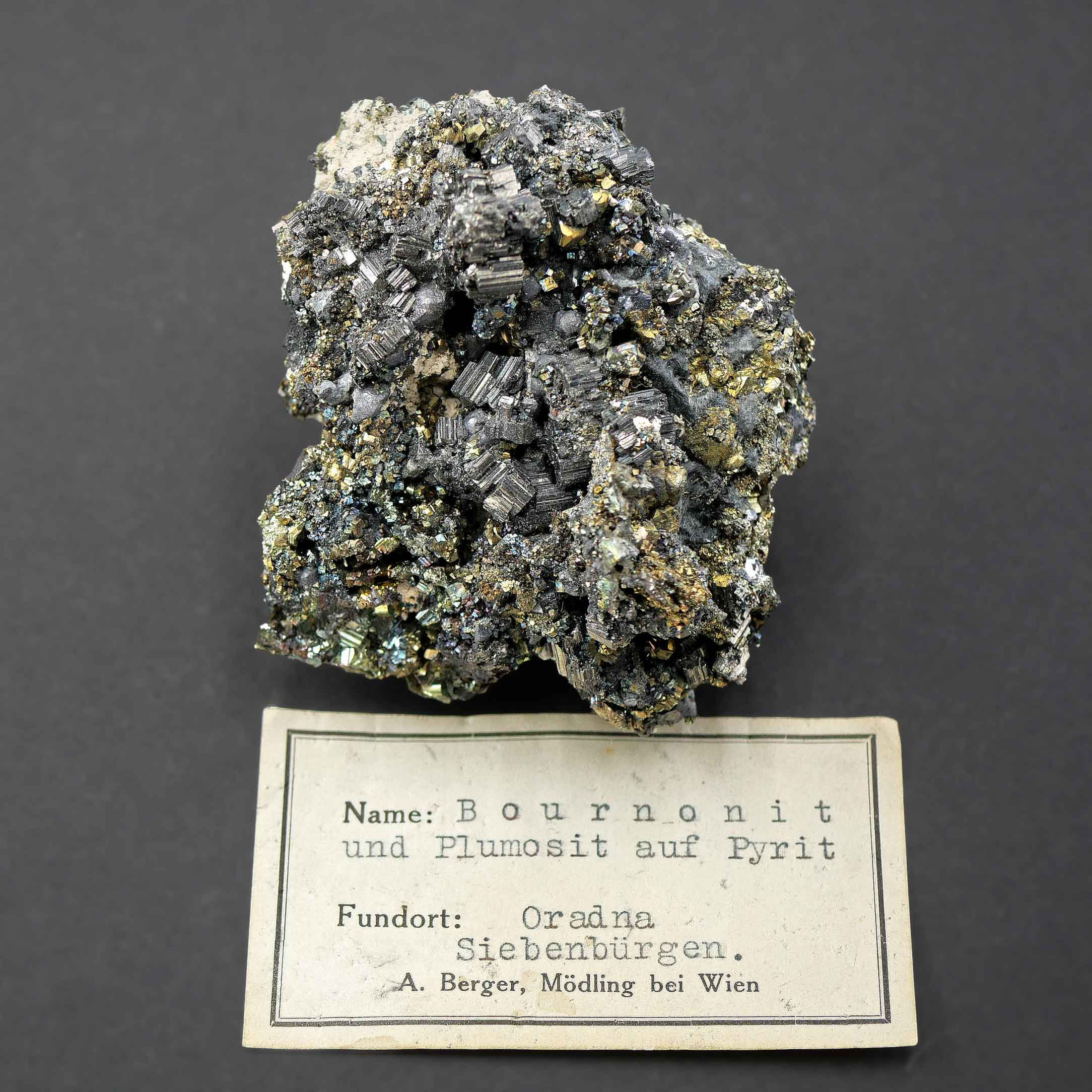 Bournonit, Plumosit, Pyrit – Oradna, Siebenbürgen, Rumänien