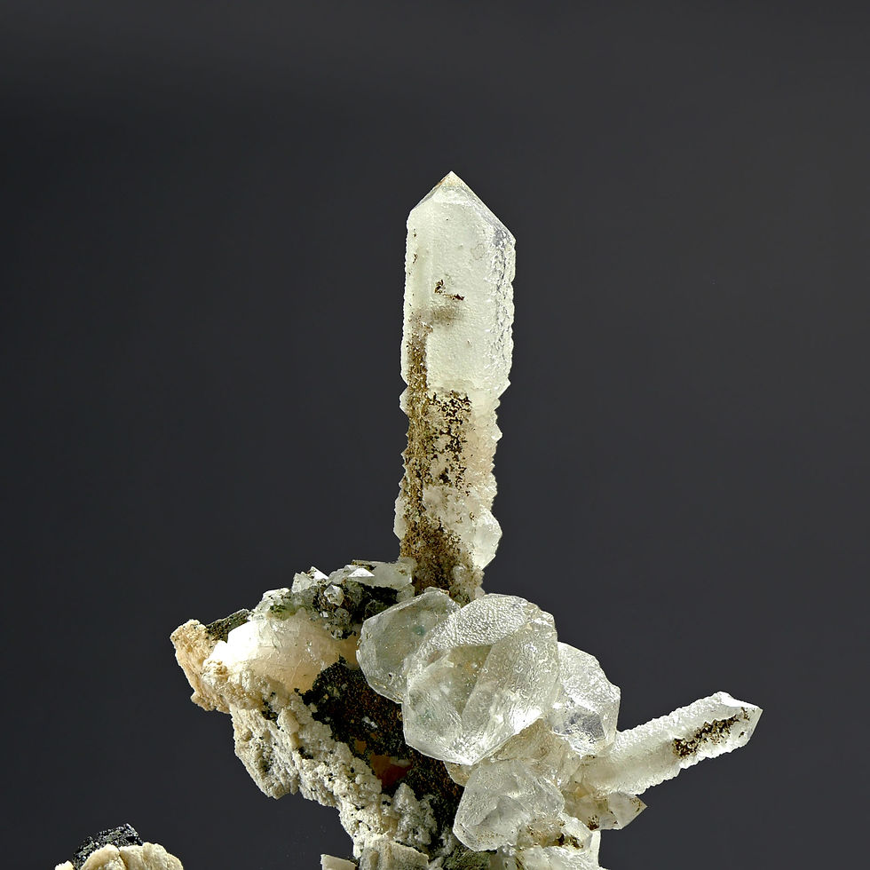 Thumbnail: Scepter Quartz, Fluorite - Huanggang Mine, Inner Mongolia, China