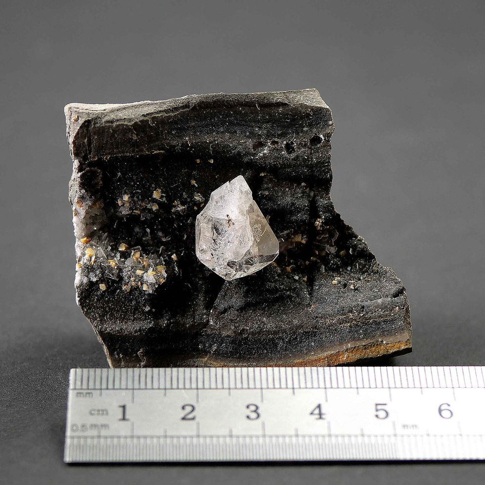 Thumbnail: Quartz (Mirabeau diamond) - Ribiers, Cote d 'Azur, France