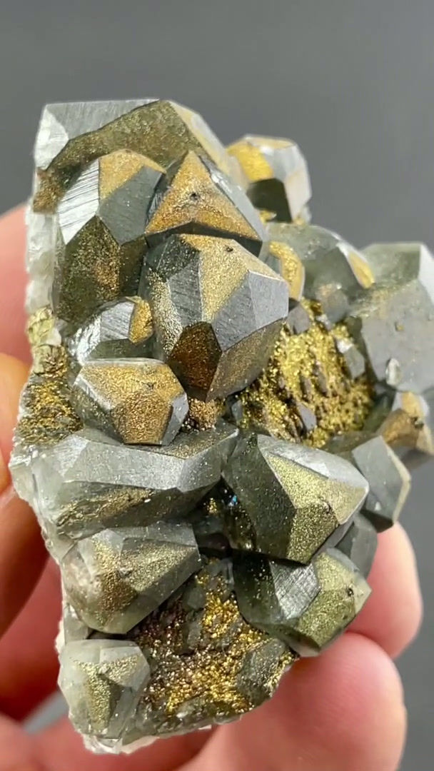 Miniaturbild: Calcit, Pyrit - Chifeng, Mongolei, China