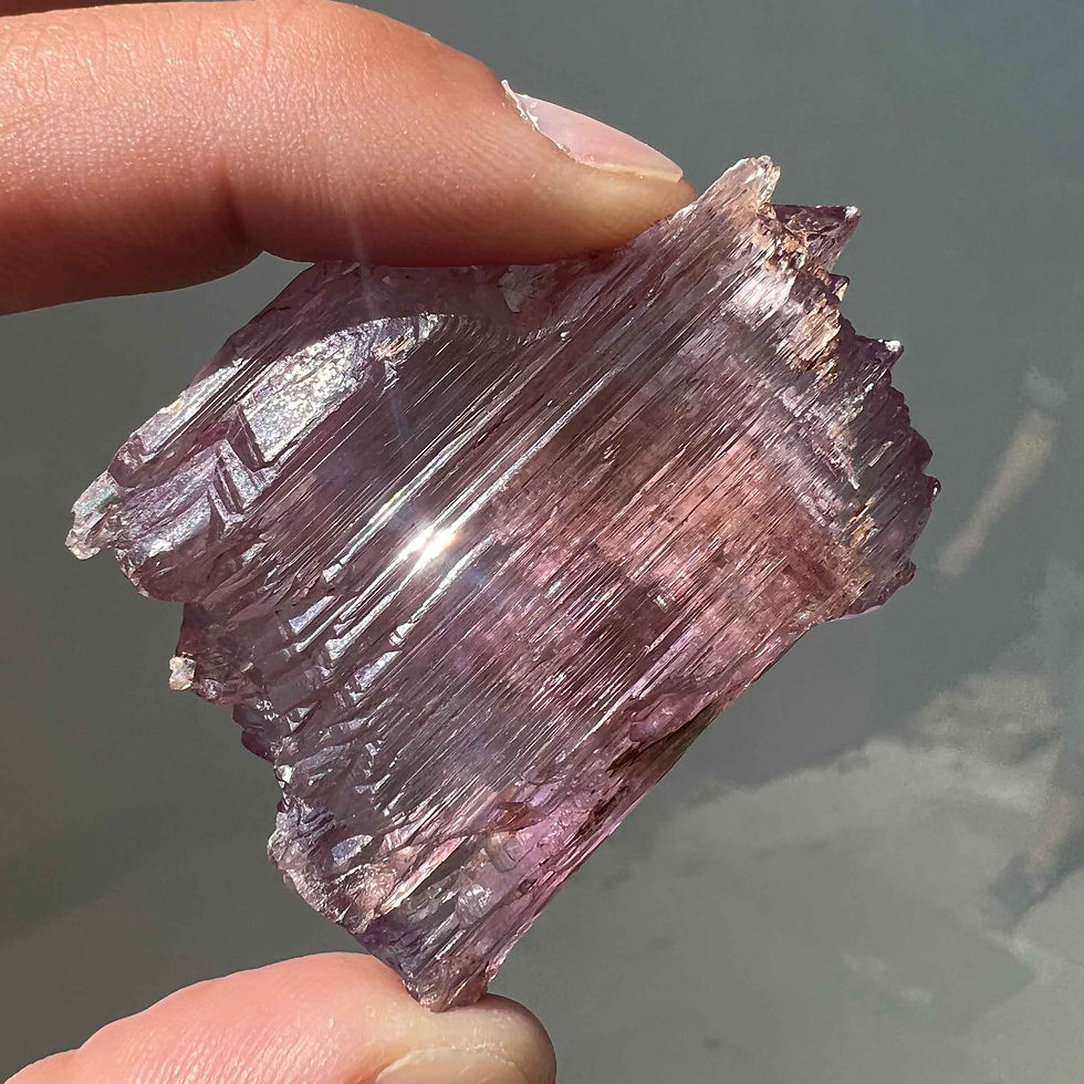 Spodumene var. Kunzite - Darra-I Pech, Konar, Afghanistan