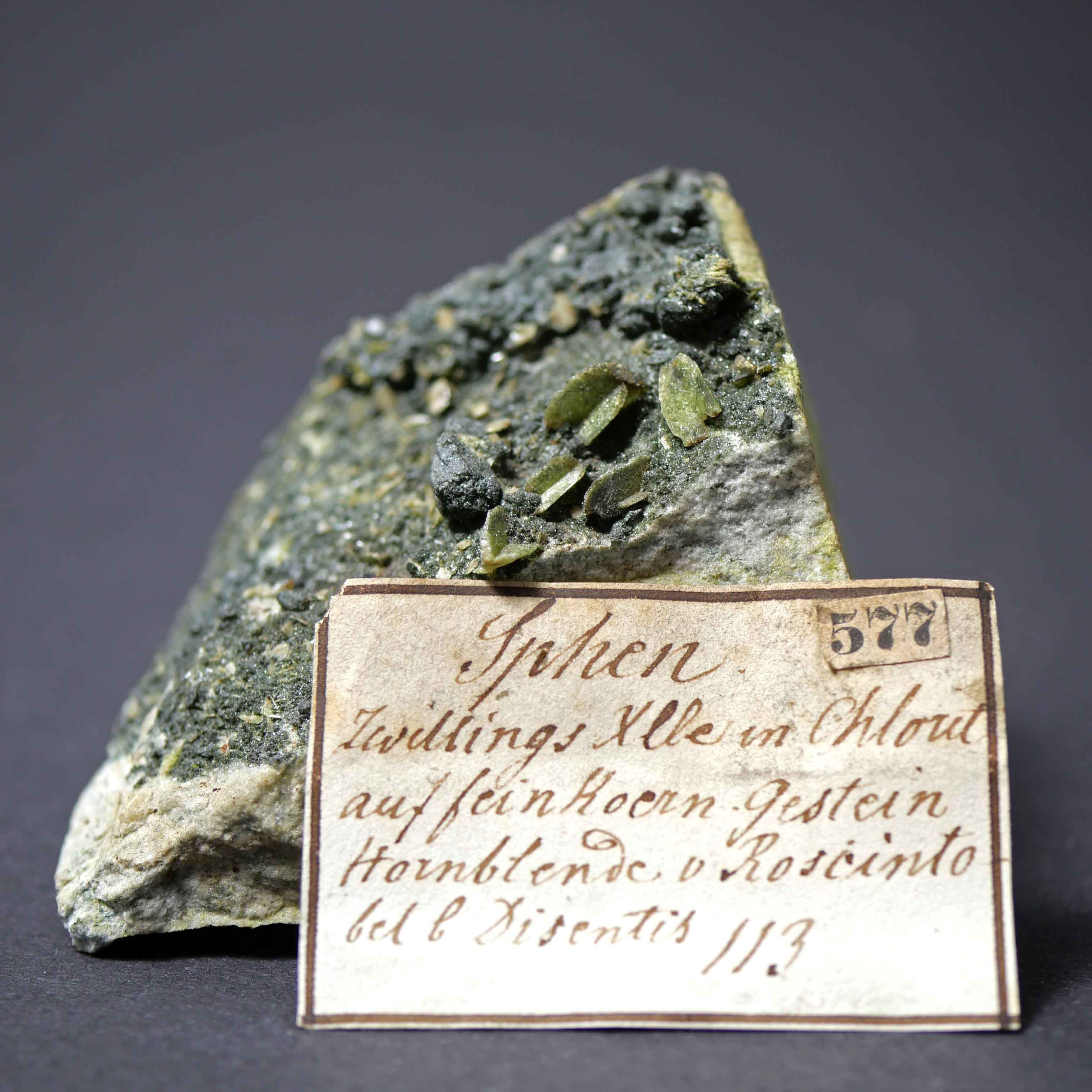 Sphen/Titanite (twin) – Disentis, Graubünden, Switzerland