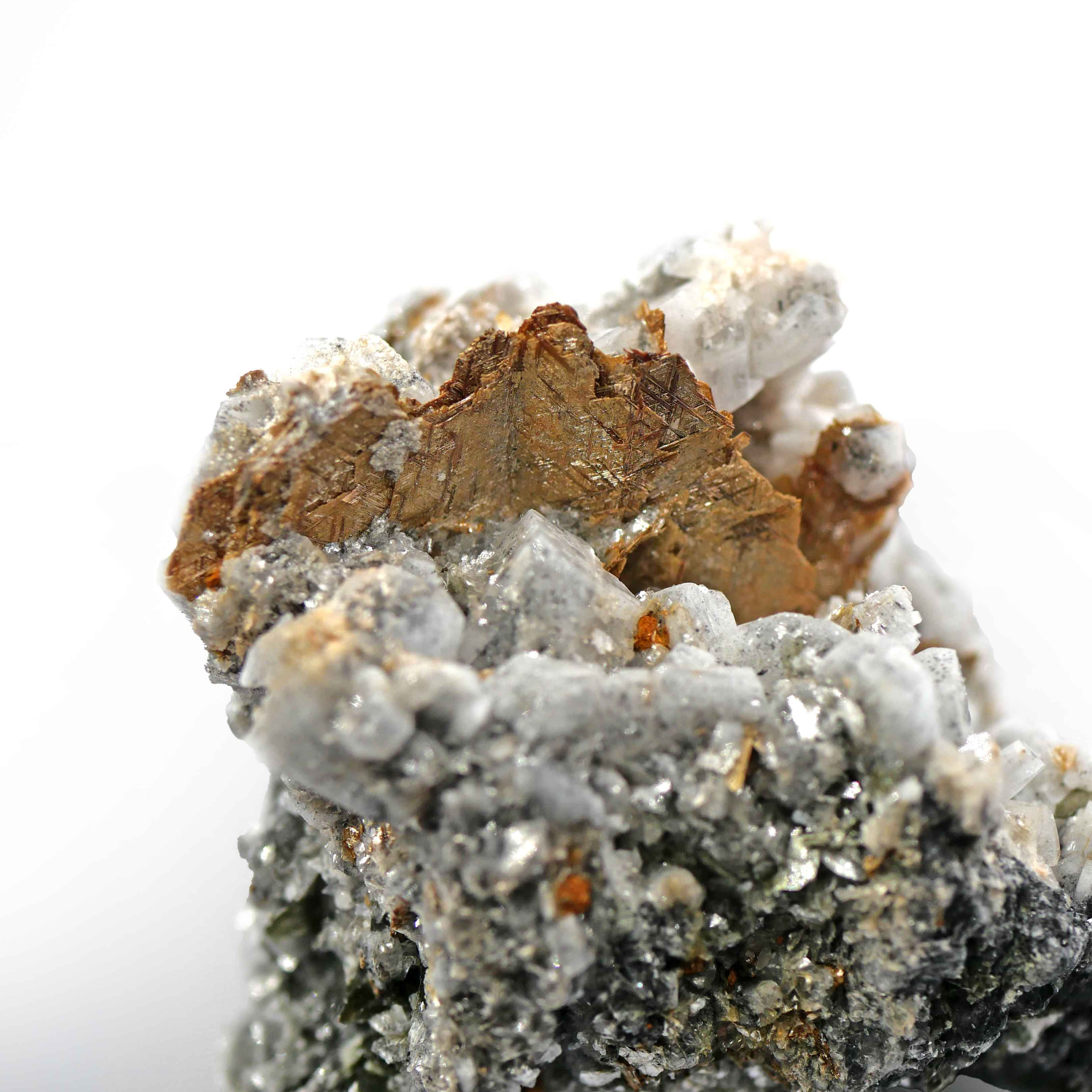 Rutil (Sagenit-Pseudomorphosen nach Ilmenit) – Arzo-Grat, Tessin, Schw