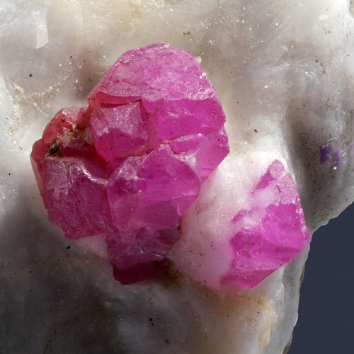 Ruby—Hunza, Gilgit, Pakistan | mineralien.de