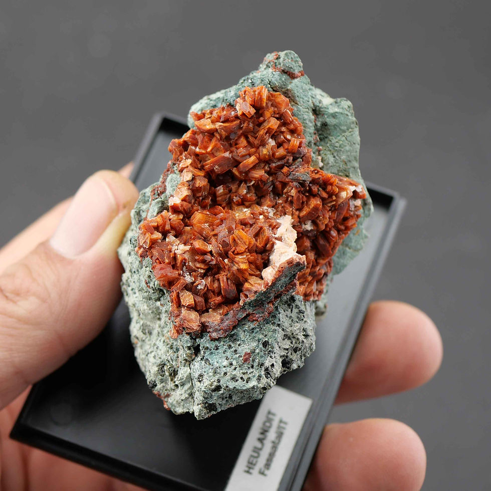 Thumbnail: Heulandite – Drio Le Pala ridge, Fassa Valley, South Tyrol, Italy