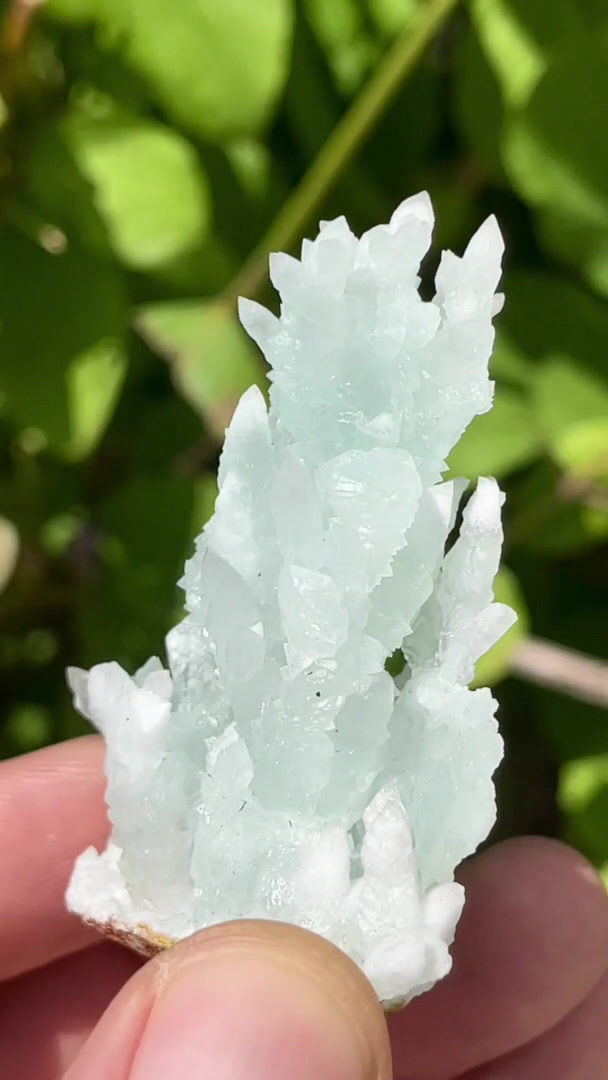 Thumbnail: Aragonite – Laurion, Greece