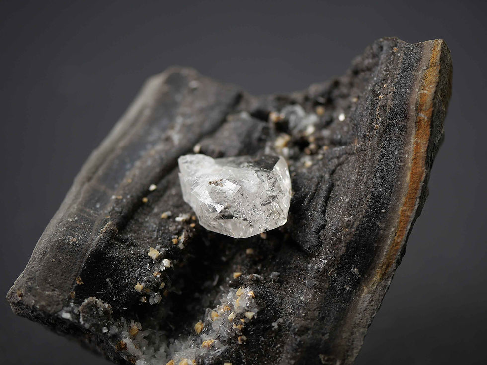 Thumbnail: Quartz (Mirabeau diamond) - Ribiers, Cote d 'Azur, France
