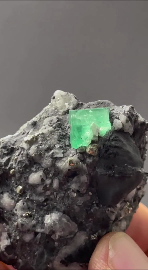 Thumbnail: Emerald - Muzo, Colombia