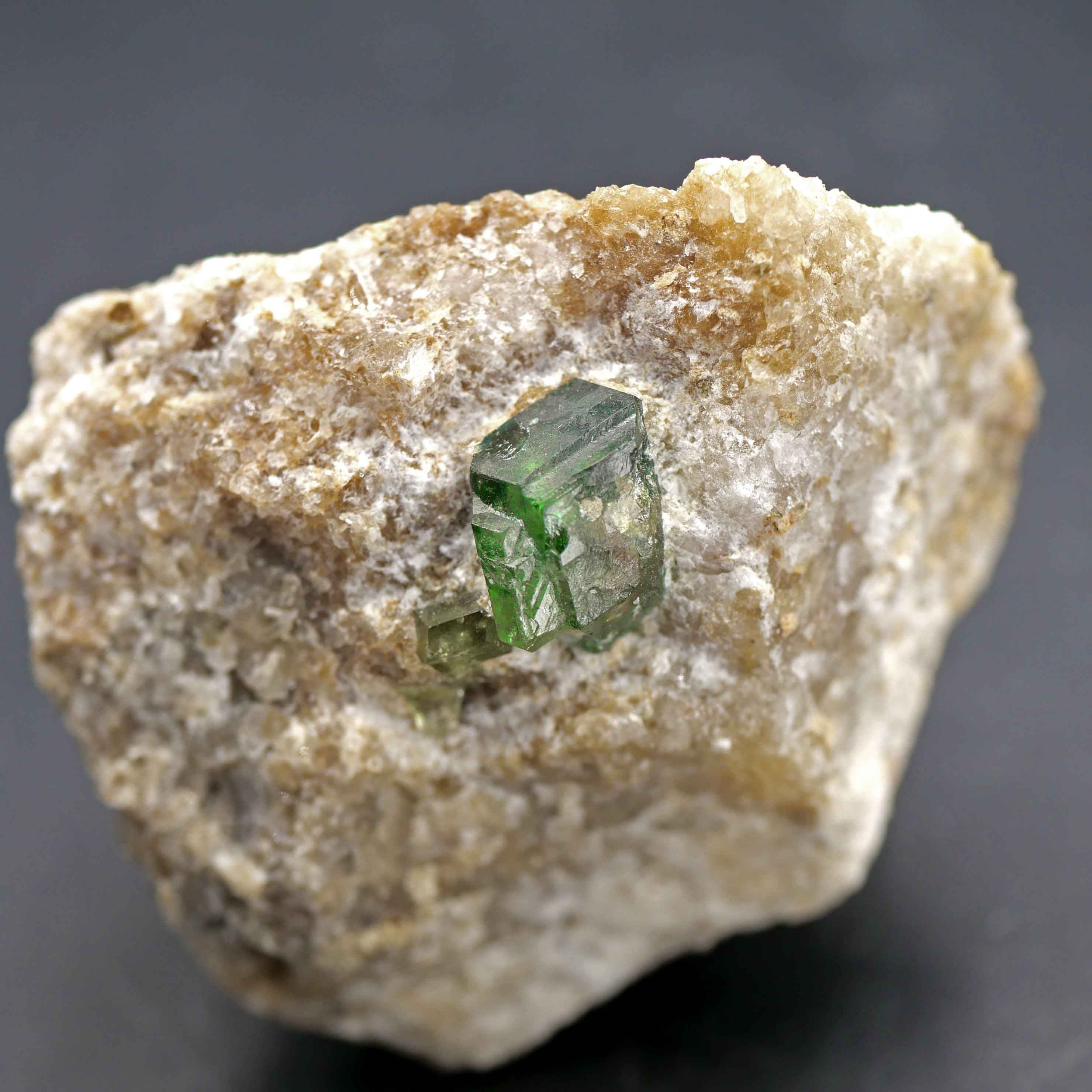 Demantoid – Usakos, Namibia