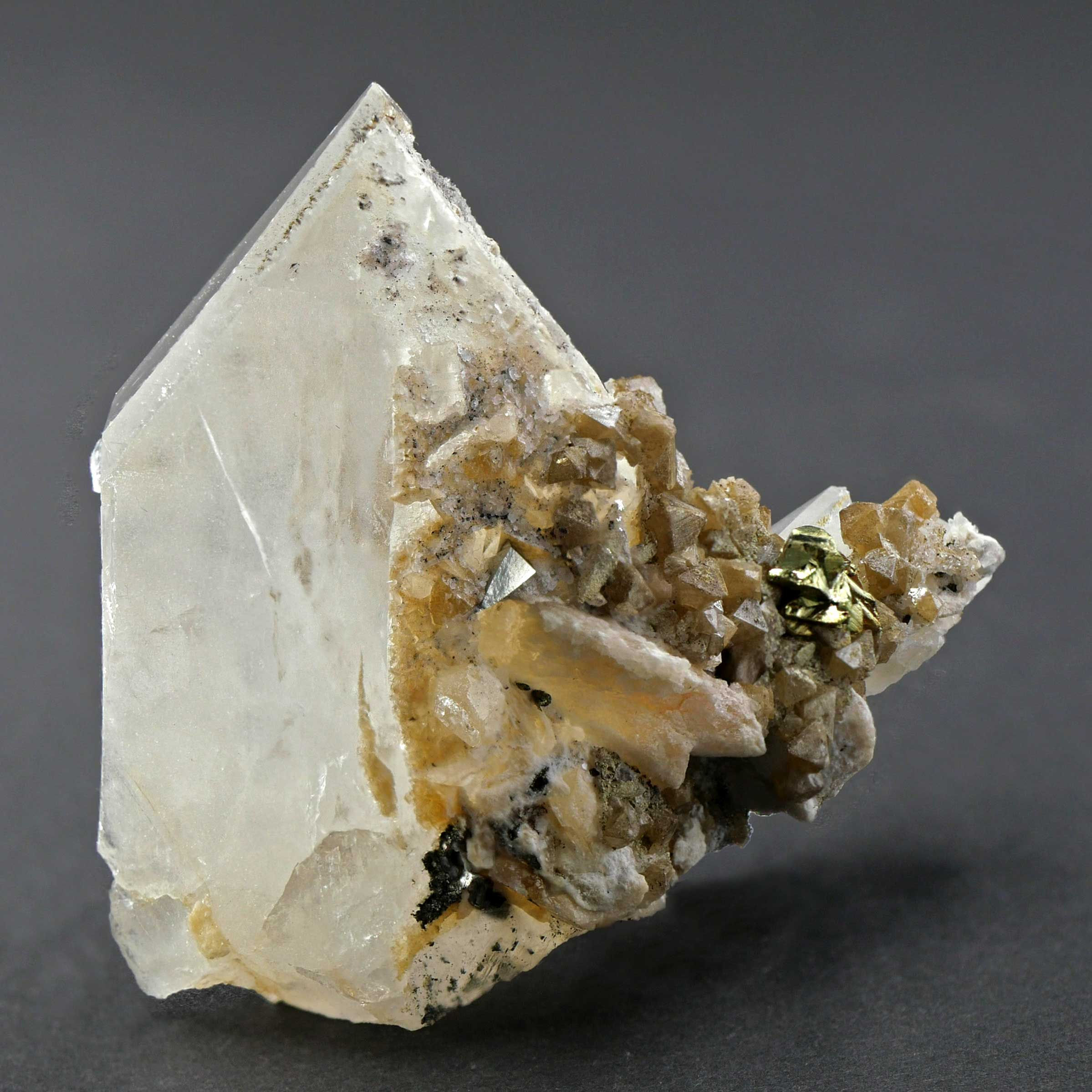 Quarz, Scheelit, Chalkopyrit, Arsenopyrit – Yaogangxi Mine, Hunan, China