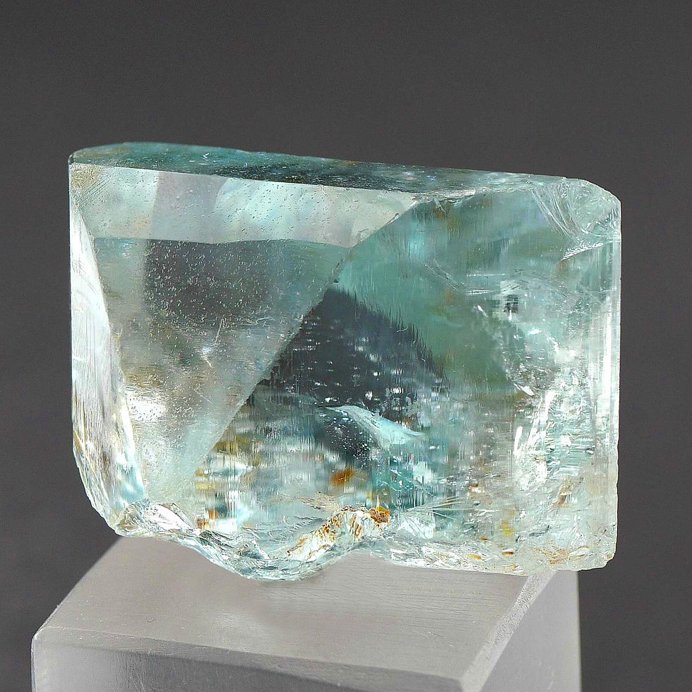 Thumbnail: Topaz blue, 246 ct. – Limoeiro, Virgem da Lapa, M G, Brazil