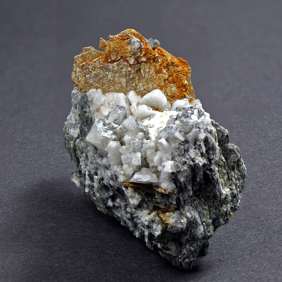 Thumbnail: Rutile (sagenite pseudomorphs after ilmenite) – Arzo ridge, Ticino, Switzerland