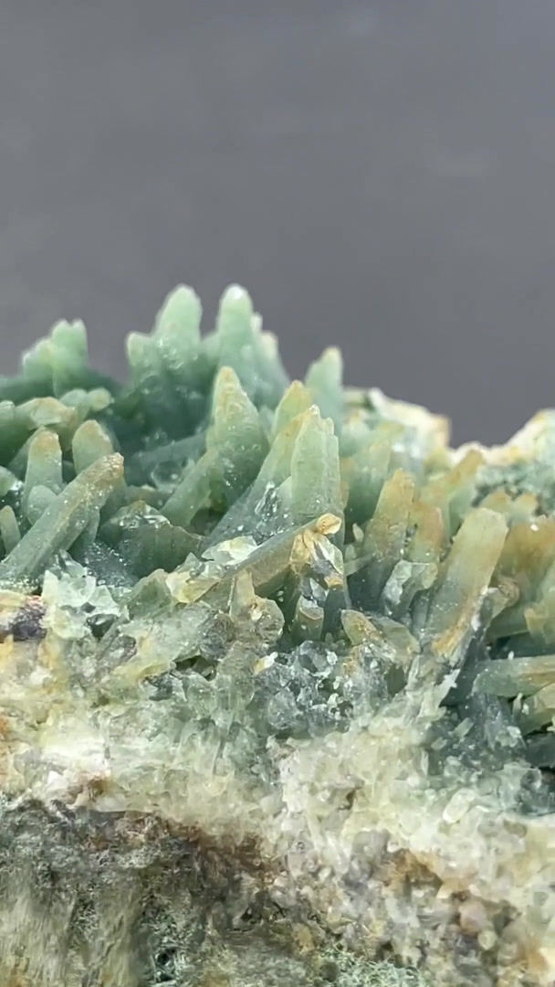 Thumbnail: Prasem Quartz – Serifos, Greece